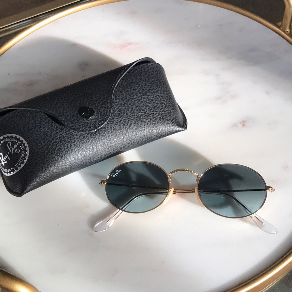 Worn a few times oval Ray-bans. Like new.